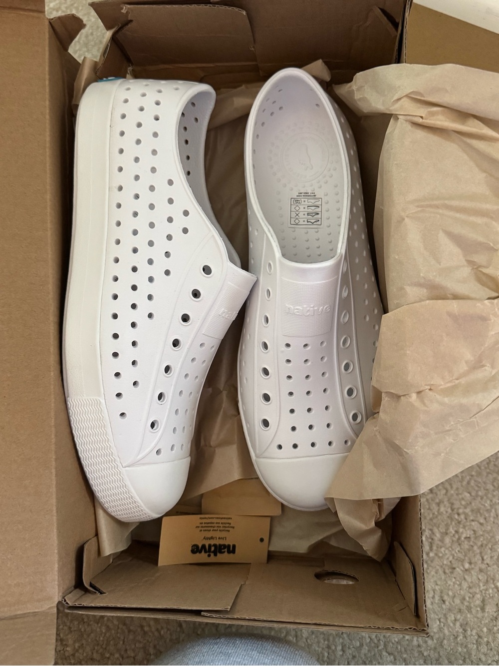 Native Jefferson Slip-On Sneakers by Native in White
Youth 6 / women’s 8